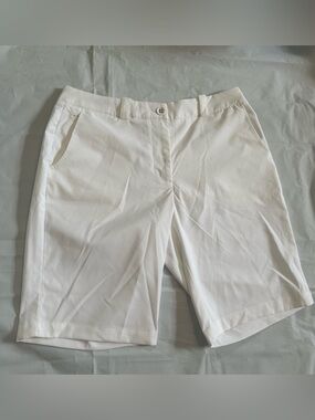 🤍⛳ Nike Golf Tour Performance Women’s Golf Shorts – Size 10 Medium ⛳🤍